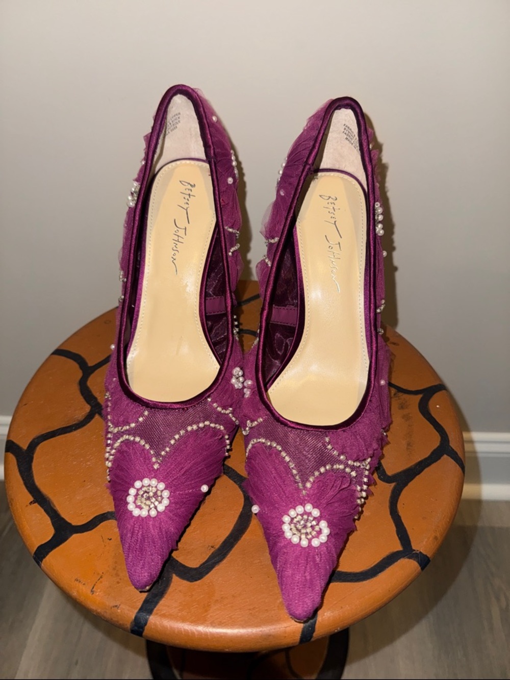 Betsey Johnson Roxie Plum Pearl-Embellished Pointed Toe Wedding Formal Size 10